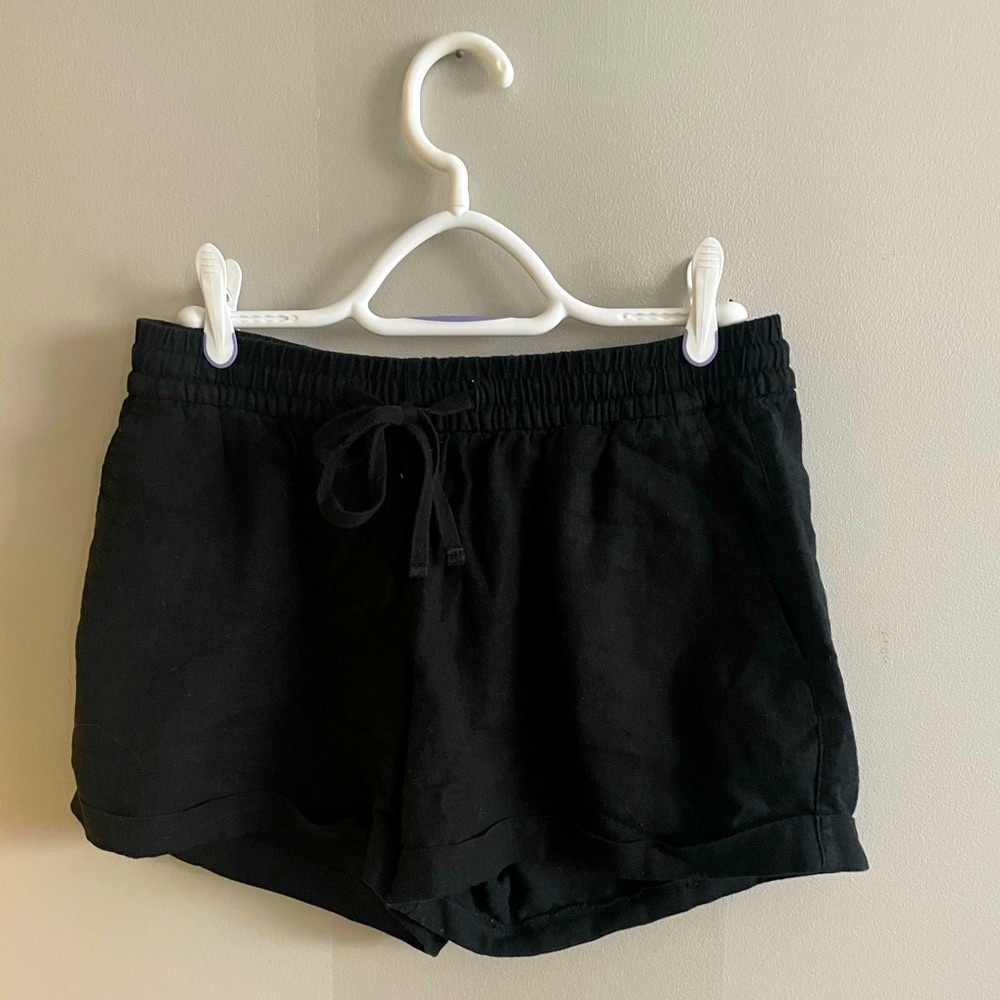Black flowy shorts from old navy.